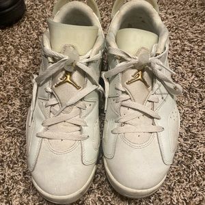 NIKE JORDANS